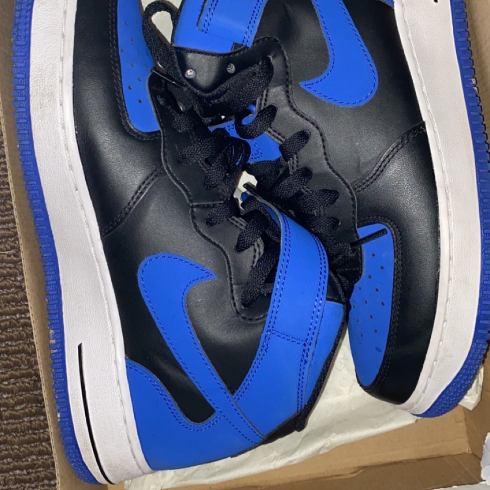 Nike - Picture 2 of 2